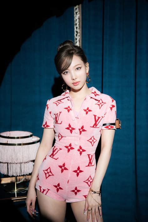 nayeon pink louis vuitton